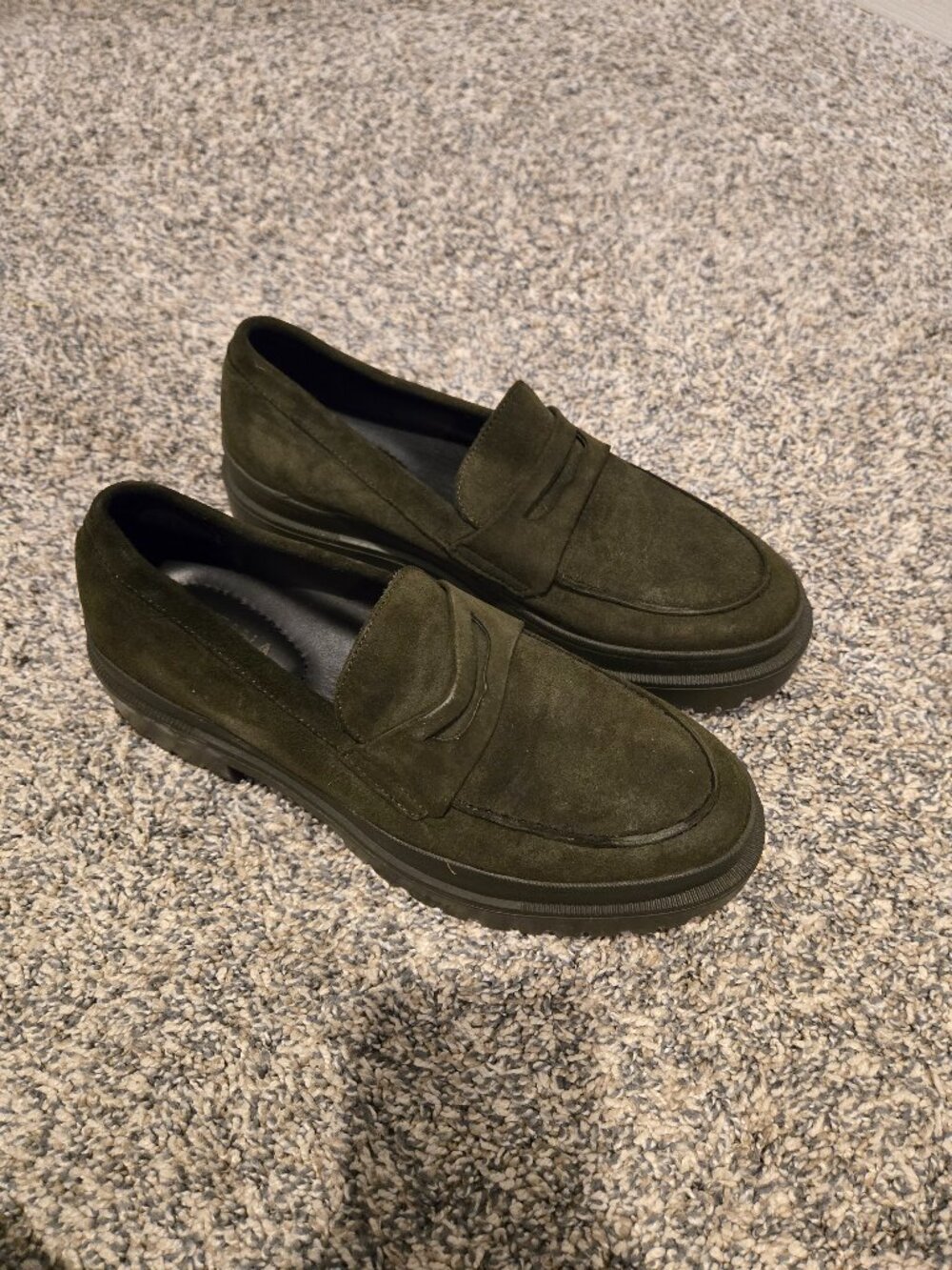 NWOB Patina Zoe Lug Sole Suede Penny Loafers Olive Green 8